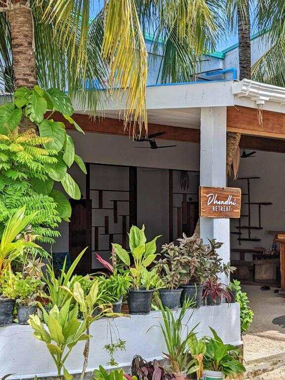 Entrance and lounge of Dhoadhi Retreat in Thulusdhoo